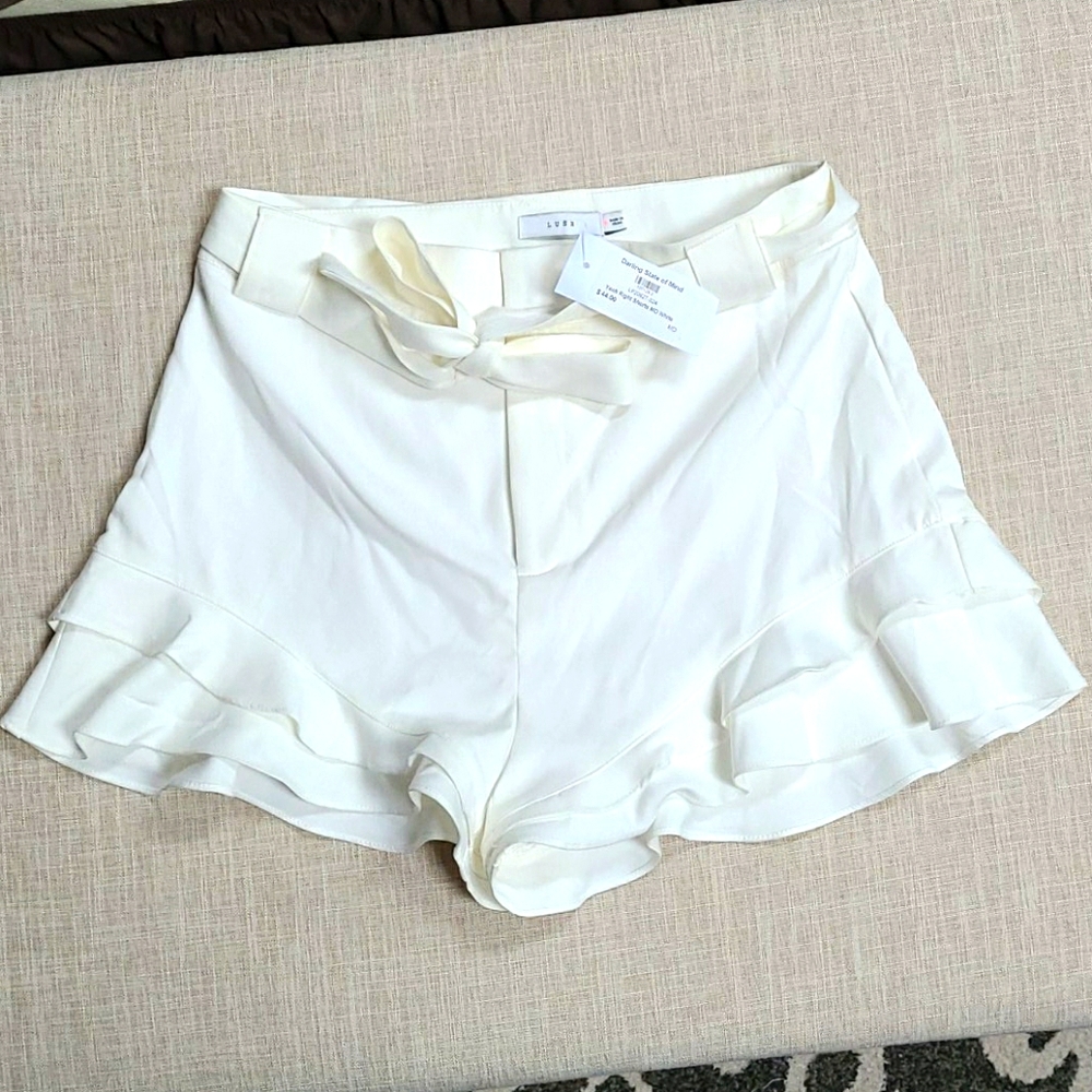 Super cute ruffled shorts
